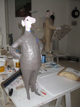 Content de lui (2009), sculpture en résine Drop Fine Art, 55 cm (hauteur)
