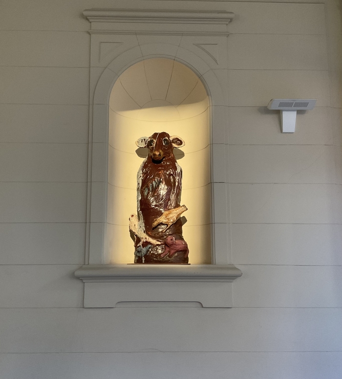 Françoise Pétrovitch, sculpture en céramique émaillée pour l'Institut Pasteur, hauteur : 1 mètre