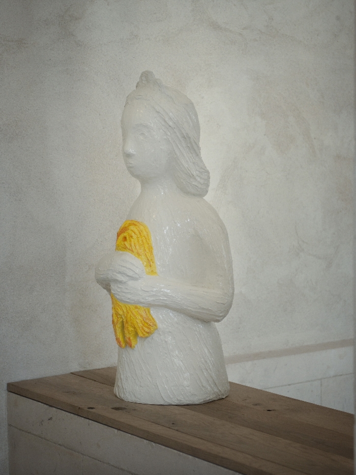 Françoise Pétrovitch, Princesse, 2009, Résine, 94 x 30 cm , Exposition au Musée De La Chasse (2011)