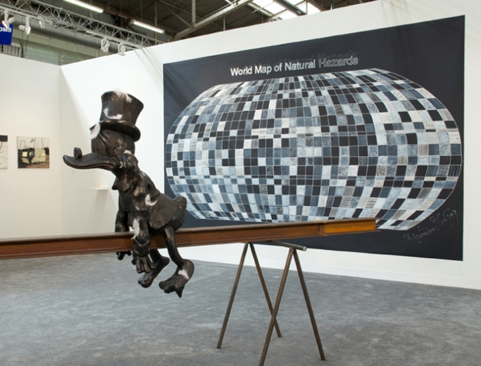 (Casse-toi alors) Pauvre canard, 2009, Bronze, plumes, bitume, 167 x 370 x 75 cm (Casse-toi alors) Pauvre canard, 2009, Bronze, plumes, bitume, 167 x 370 x 75 cm
