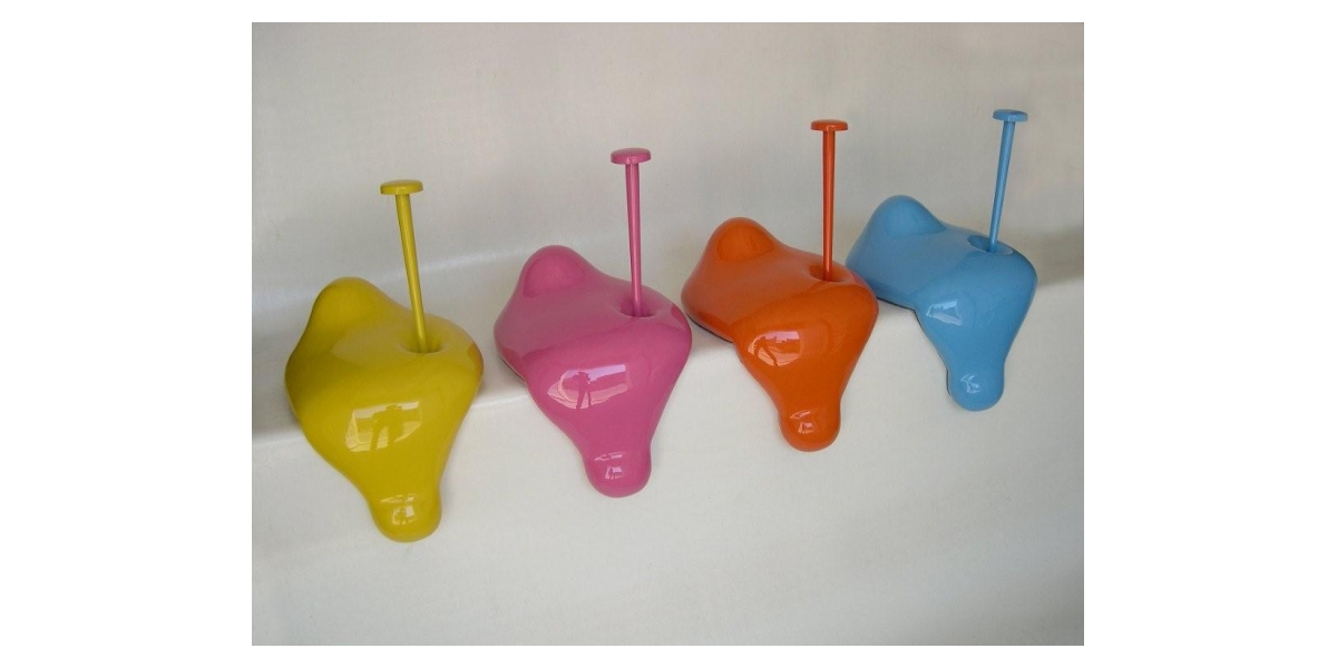 Polyester stratifié, métal, laque automobile   H : 70 cm  signé numéroté sur 4 exemplaires de chaque couleur  2005