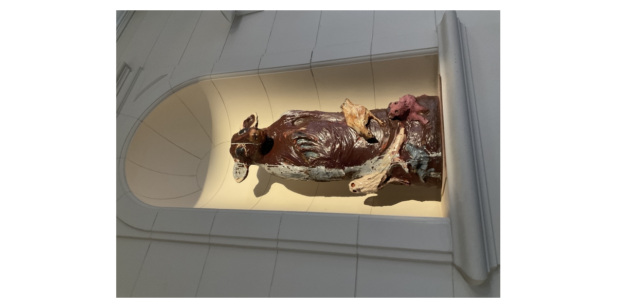 Françoise Pétrovitch, sculpture en céramique émaillée pour l'Institut Pasteur, hauteur : 1 mètre