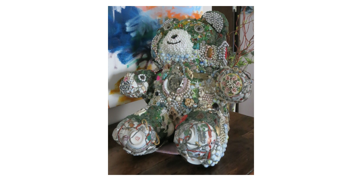 Bear X, Mosaico de bisutería, 56 x 62 x 56 cm, 2013