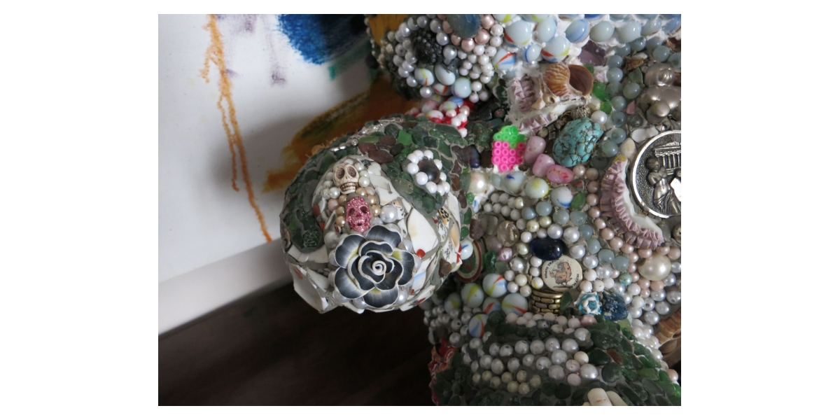 Bear X, Mosaico de bisutería, 56 x 62 x 56 cm, 2013