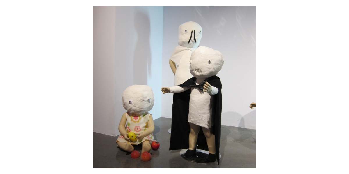 Neil Farber, installation de Mannys, plâtre, résine, tissus (drop fine art)