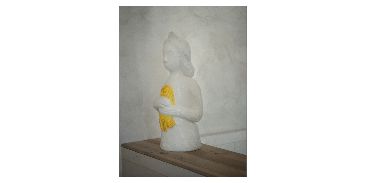 Françoise Pétrovitch, Princesse, 2009, Résine, 94 x 30 cm , Exposition au Musée De La Chasse (2011)