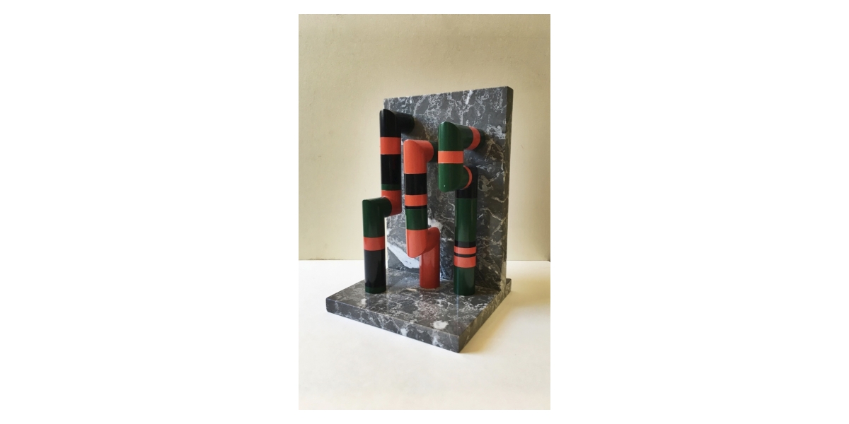 Guy de Rougemont, Portique (sculpture de table), c. 1970. Colonnes en PVC laqué, 21 x 21 x 32 cm. Signée et numérotée