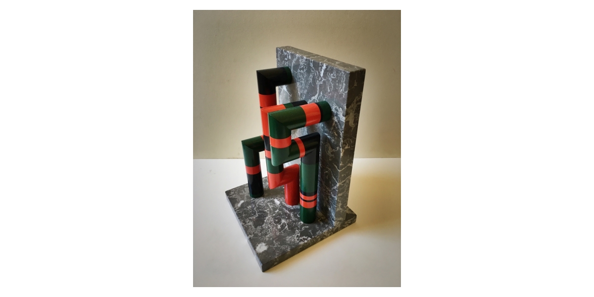 Guy de Rougemont, Portique (sculpture de table), c. 1970. Colonnes en PVC laqué, 21 x 21 x 32 cm. Signée et numérotée